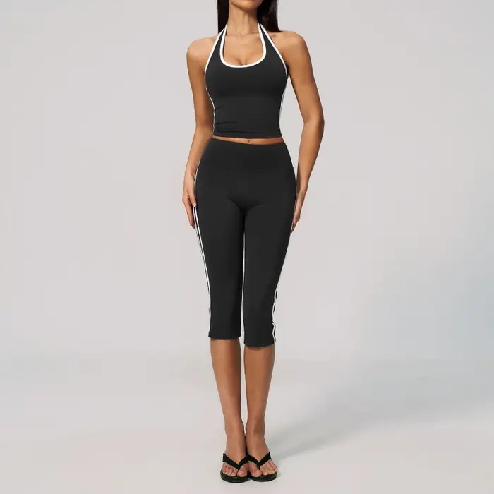 Ensemble de tenue de fitness pour femme avec haut à col halter et coussinets de poitrine