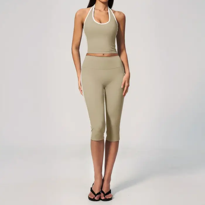 Ensemble de tenue de fitness pour femme avec haut à col halter et coussinets de poitrine