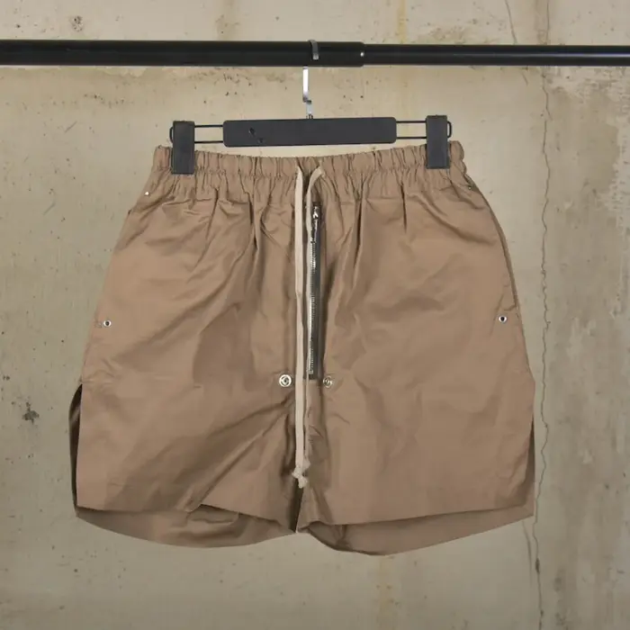 Short de rue foncé pour hommes