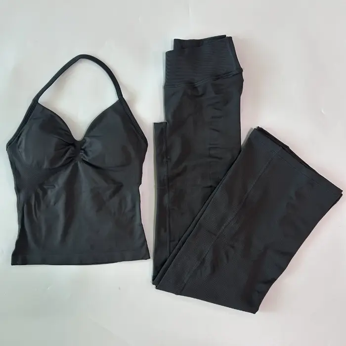 Ensembles de sport deux pièces pour femmes : débardeurs et leggings évasés