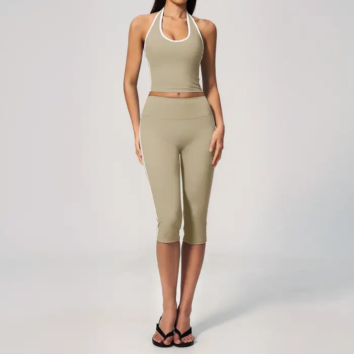 Ensemble de tenue de fitness pour femme avec haut à col halter et coussinets de poitrine