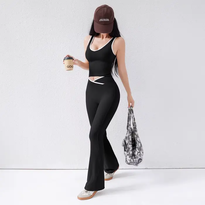 Ensemble CrossFlow pour femme : haut dos ouvert et short de 8 po avec coupe second-skin et bordure d