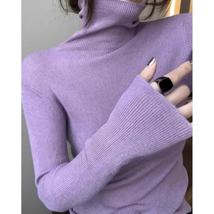 Chemise blanche à col roulé et bas en laine pour femme