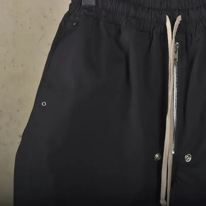 Short de rue foncé pour hommes
