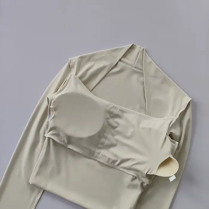 Haut de sport avec coussin de poitrine pour femmes, chemises à manches longues, court et élégant, vê