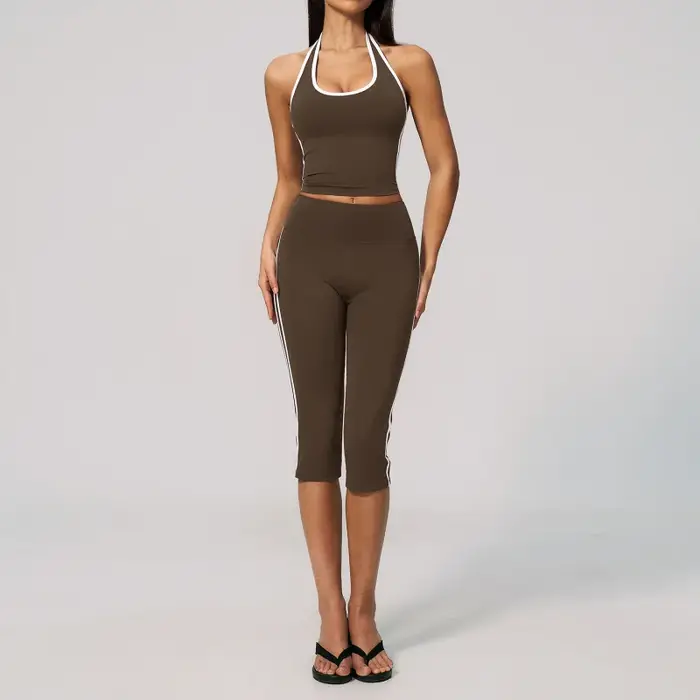 Ensemble de tenue de fitness pour femme avec haut à col halter et coussinets de poitrine