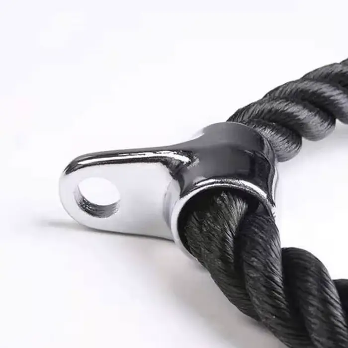 Triceps corde tirer vers le bas câble