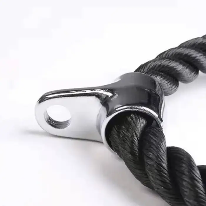 Triceps corde tirer vers le bas câble