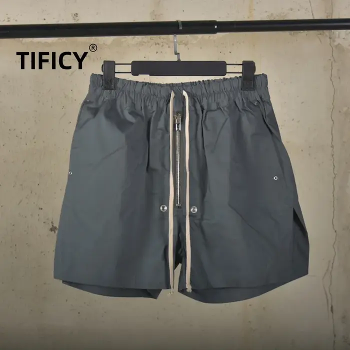 Short de rue foncé pour hommes