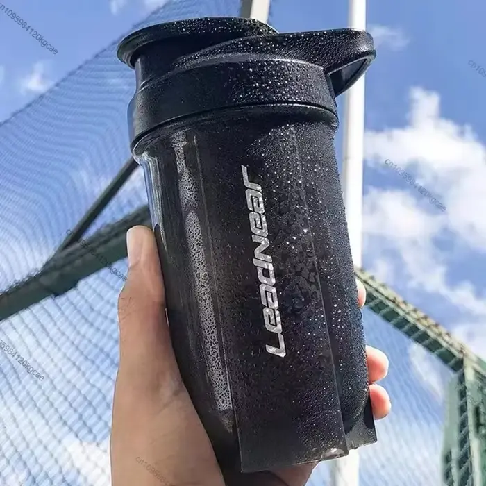 Tasse de mélange de poudre de protéine de secousse extérieure Portable + boule en spirale bouteille de boisson de